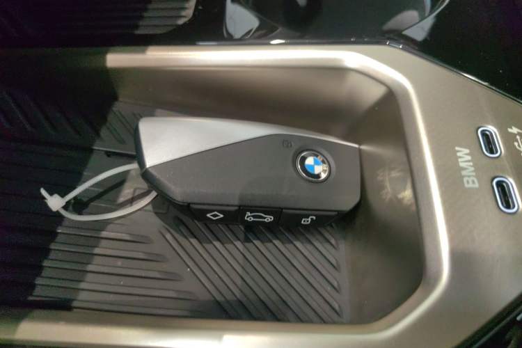 Used BMW 5 Series 2025 530Li Luxury Edition M Sport Package Vehicle Key