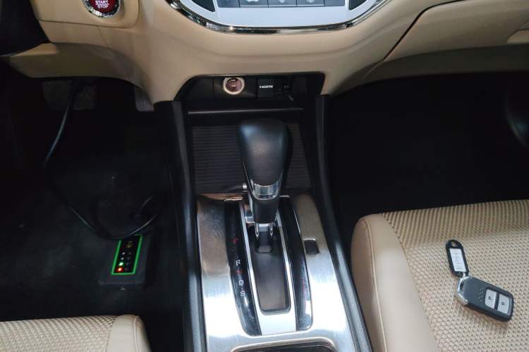 Used Honda Jade 2014 1.8L Automatic Comfort Elite Version 5 Seats Gear Lever