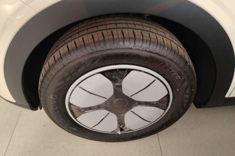 Used Geely Galaxy Geome 2026 Model 410km Carefree Edition Left Front Wheel Hub