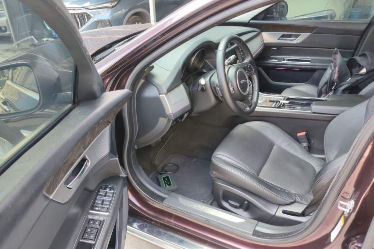 Used Jaguar XFL 2017 XFL 2.0T 200PS Windflower Edition Driver Seat