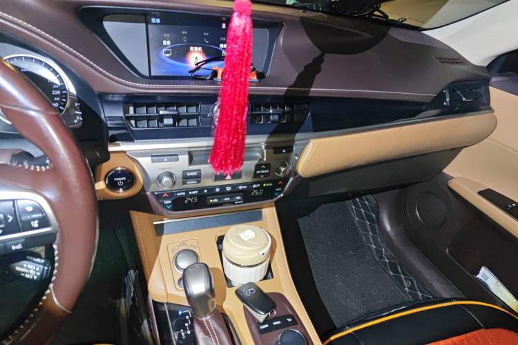 Used Lexus ES 2015 300h Comfort Edition