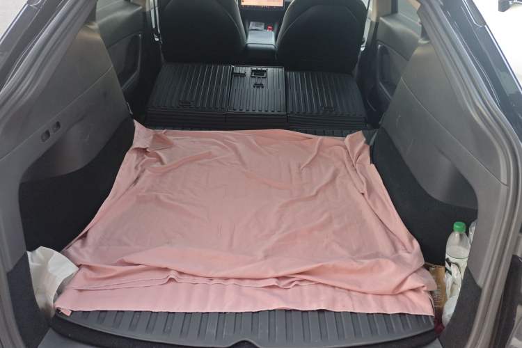 Used Tesla Model Y 2021 Standard Range Rear-Wheel Drive Version Trunk