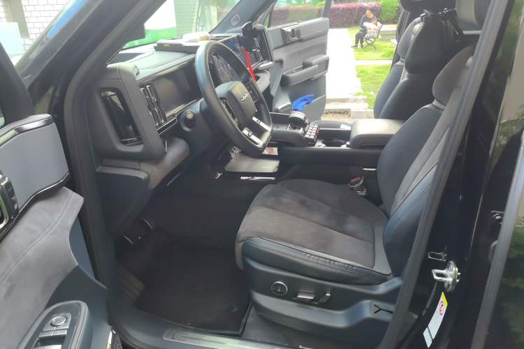 Used Formula Leopard 5 2023 Cloud Ride Flagship Edition
