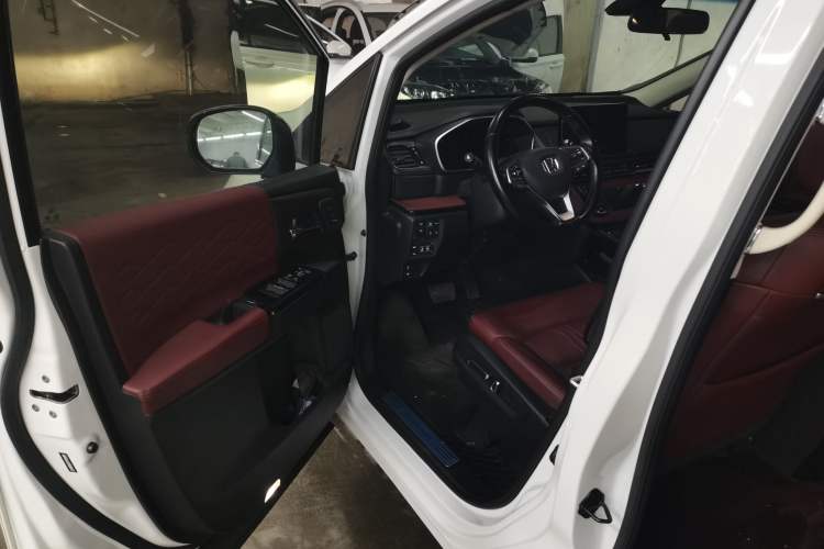 Used Honda Elysion 2022 2.0L eHEV Prestige Edition Driver Seat