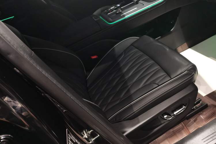 Used GAC Trumpchi GS8 2022 Flagship Series 2.0 TGDI Four-Wheel Drive Luxury Smart Connectivity Version (7 Seats)
