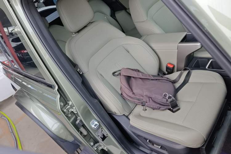 Used iCAR V23 2026 Model 401 Two-Wheel Drive Super Sports Edition Right Front Seat