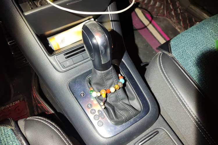 Used Volkswagen Tiguan 2017 300TSI Automatic Two-Wheel Drive Silk Road Luxury Edition Gear Lever