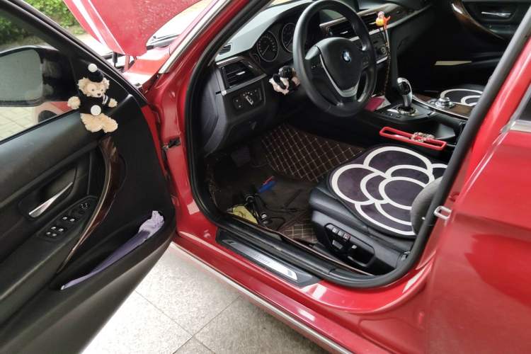 Used BMW 3 Series 2013 Facelifted 320Li Luxury Design Package
