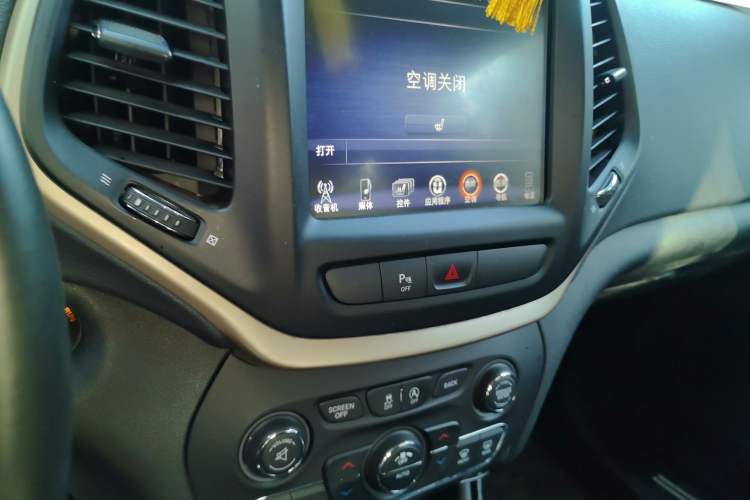 Used Jeep Cherokee 2017 2.0L Superior Edition
