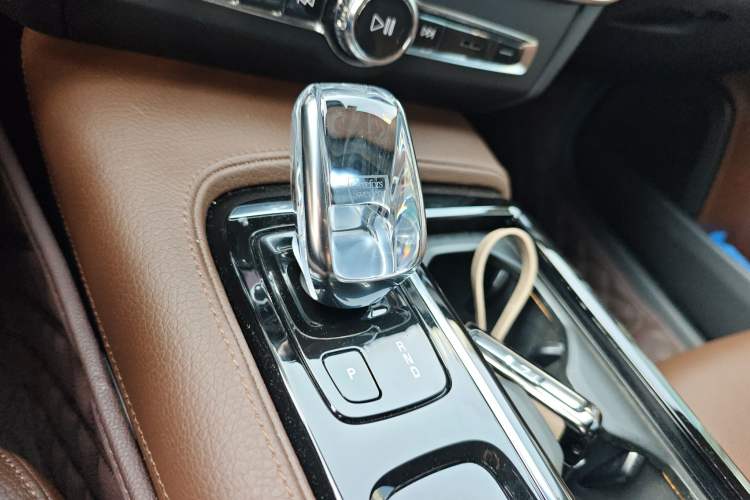 Used Volvo S90 New Energy 2022 T8 eDrive Hybrid Luxury Edition Gear Lever