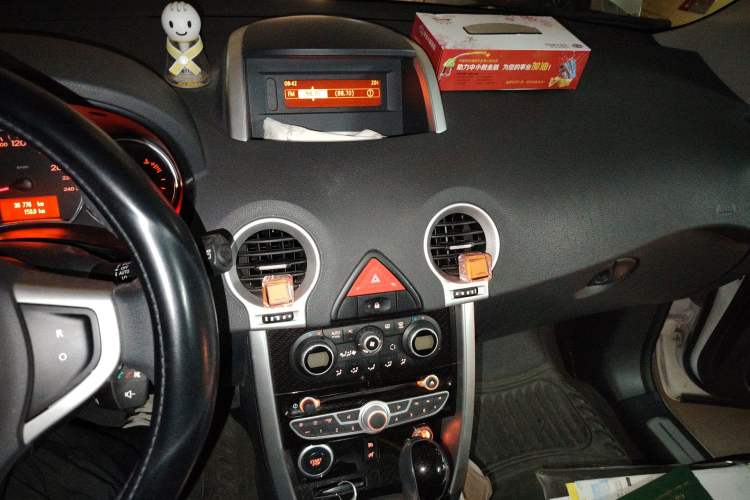 Used Renault Koleos 2010 2.5L Two-Wheel Drive Comfort Version Audio And AC Panel