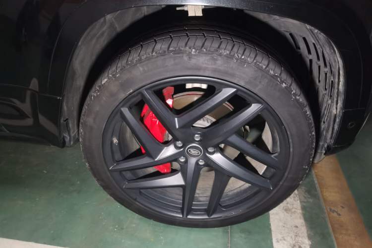 Used Land Rover Defender 2020 110 P400 SE Right Front Wheel Hub