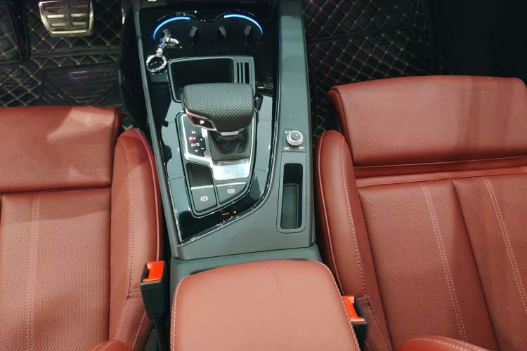 Used Audi A4L 2024 40 TFSI Luxury Dynamic Edition Gear Lever