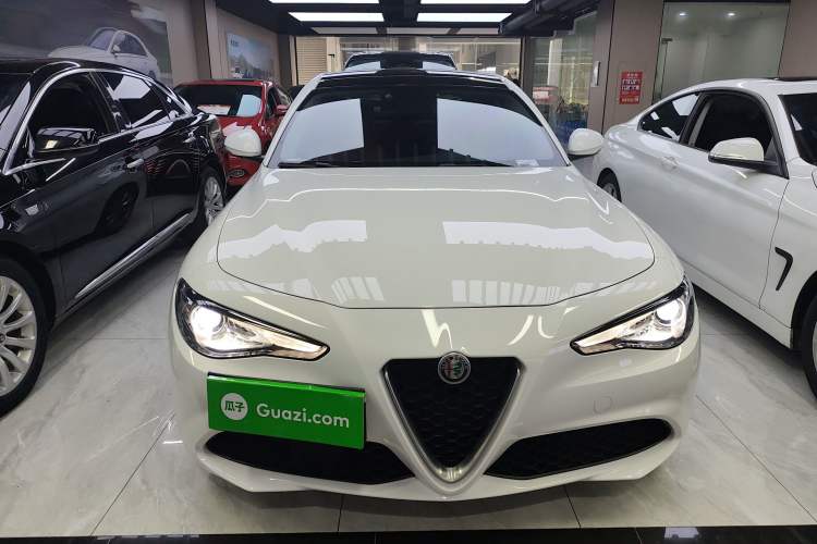 Used Alfa Romeo Giulia 2017 2.0T 200HP Luxury Edition
