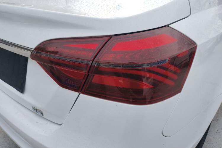 Used Geely Auto Emgrand 2019 Leading Edition 1.5L CVT Luxury Model China VI Standard
