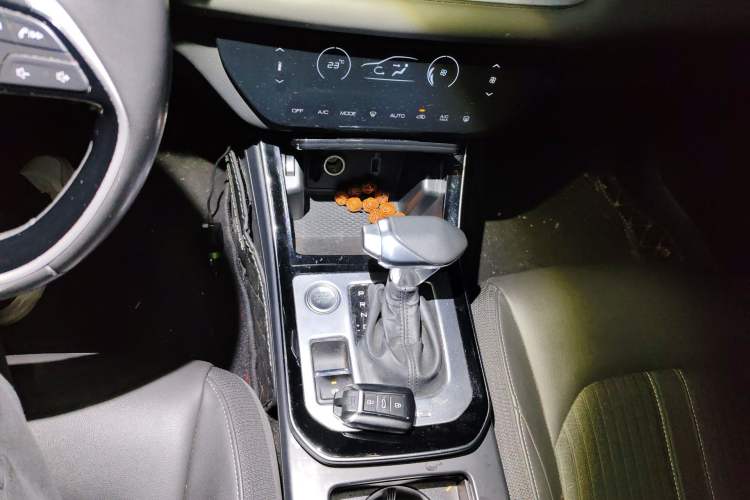 Used Dongfeng Aeolus Yixuan 2020 230T Automatic Cool Edition Gear Lever