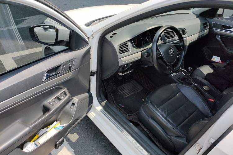 Used Volkswagen Lavida 2015 1.6L Manual Comfort Edition