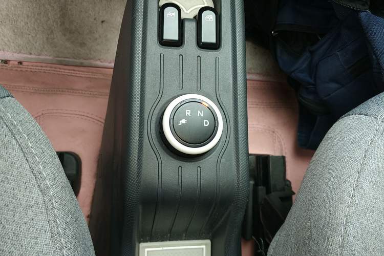 Used Wuling Hongguang MINIEV 2022 Macaron Premium Model – Lithium Ternary Battery Gear Lever