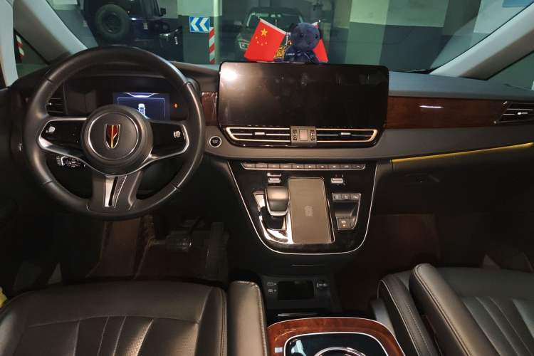 Used Hongqi HQ9 2023 2.0T Smart Connect Flagship Edition Center Console