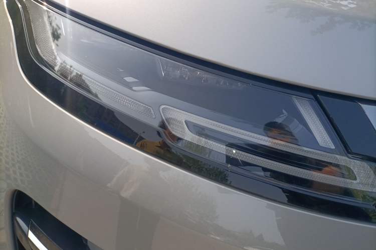 Used Land Rover Range Evoque 2024 Aurora L 249 PS Prestige Light-Chasing Edition Right Front Headlight