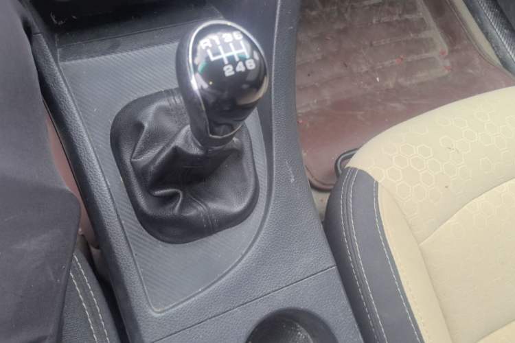 Used Haima Fumei 2014 M5 1.6L Manual Elite Model Gear Lever