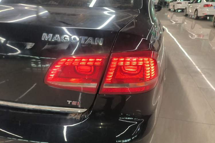 Used Volkswagen Magotan 2013 1.8TSI Luxury Model Right Rear Taillight