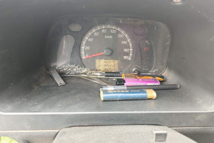 Used Wuling Zhiguang 2013 1.0L Practical Version Odometer Close Up