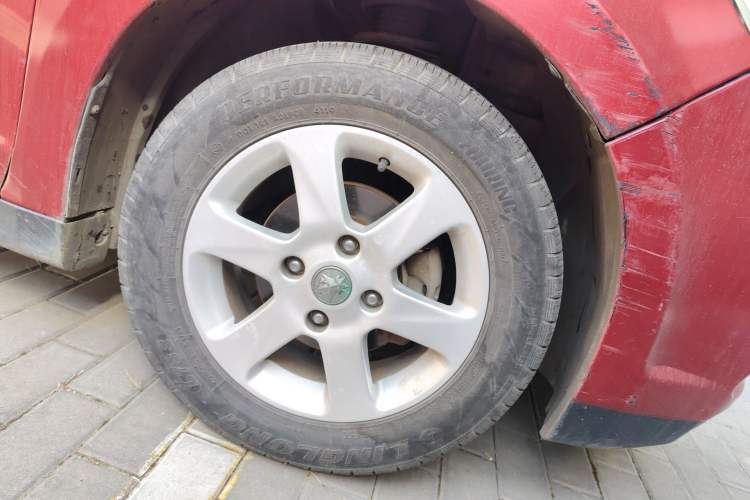 Used Venucia R50 2013 1.6L Manual Fashion Edition Right Front Wheel Hub