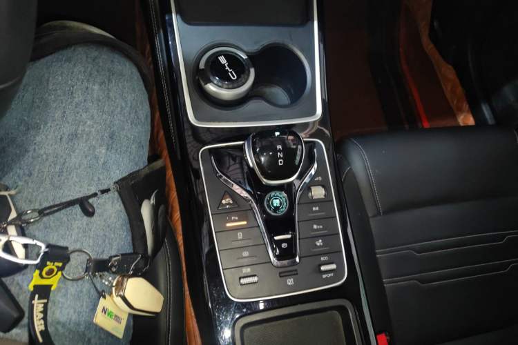 Used BYD Qin New Energy 2021 Travel Edition Gear Lever