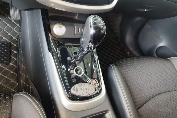 Used Nissan Tiida 2019 1.6L CVT Smart Drive Version China VI Standard Gear Lever