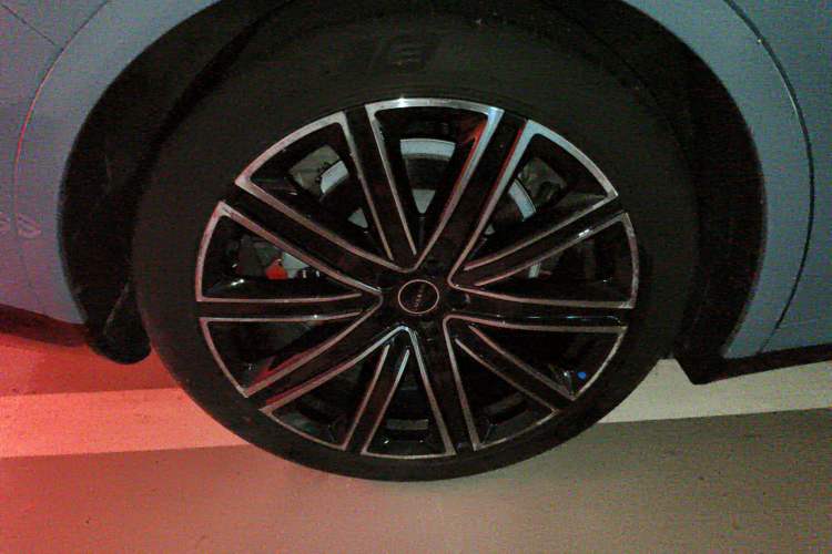 Used Hima Luxeed R7 2024 All-Electric 667 km Max Exterior 5