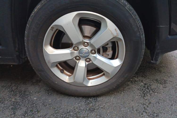 Used Jeep Compass 2017 200T Automatic Family Edition Right Front Wheel Hub