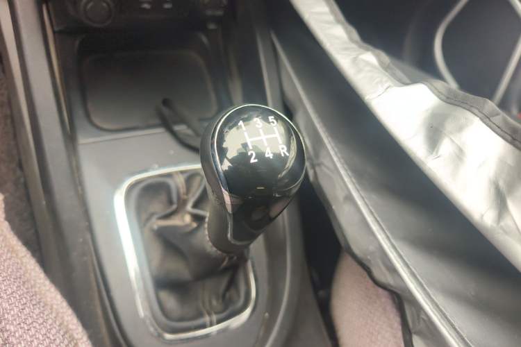 Used CHANGAN CS35 2015 1.6L Manual Luxury Model China IV Standard
