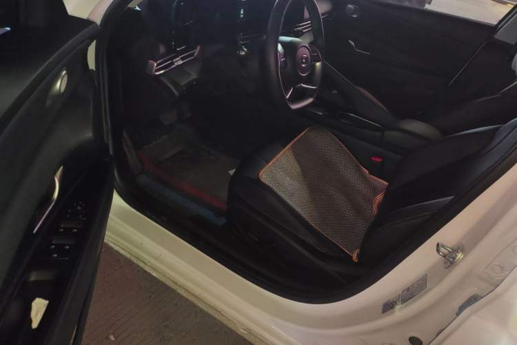 Used Hyundai Elantra 2022 1.5L CVT LUX Prestige Edition
