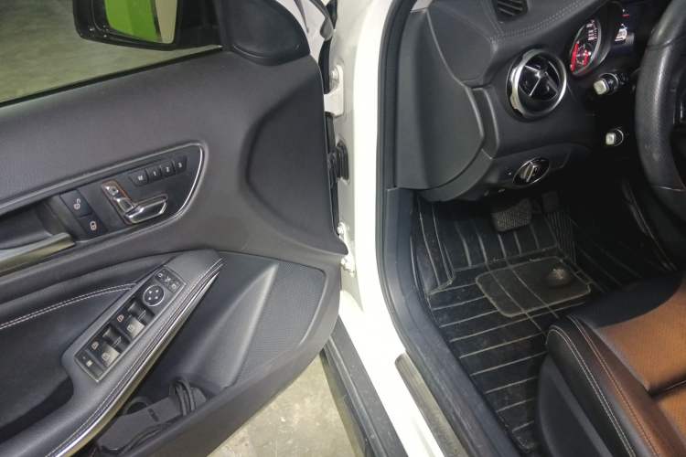 Used Mercedes-Benz GLA 2018 GLA 220 4MATIC Sport Edition Driver Seat