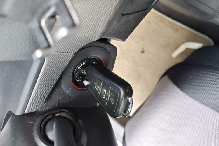 Used Roewe 350 2013 350C 1.5L Automatic Xunyue Edition
