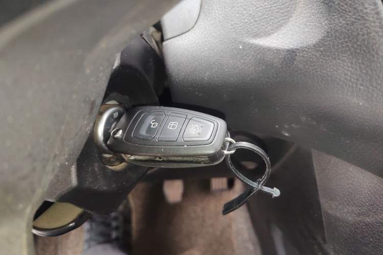 Used Ford Focus 2012 Sedan 1.6L Manual Fashion Edition
