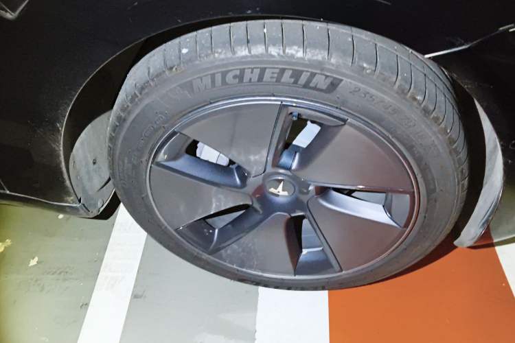 Used Tesla Model 3 2022 Rear-Wheel-Drive Version Right Front Wheel Hub