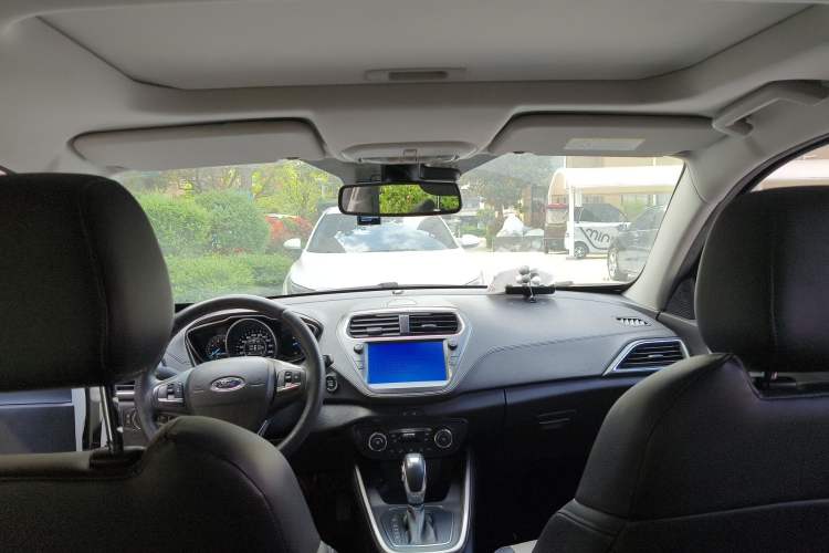 Used Ford Escort 2019 EcoBoost 125 Automatic Luxury Edition Headliner