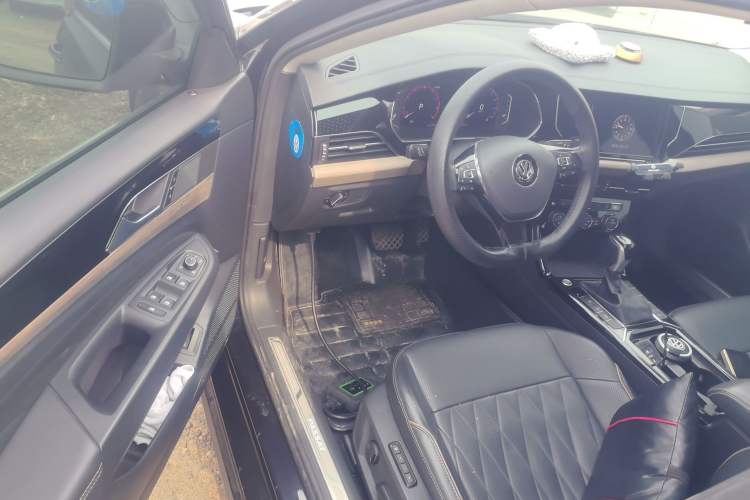 Used Volkswagen Passat 2019 330TSI Luxury Edition China VI Standard Driver Seat