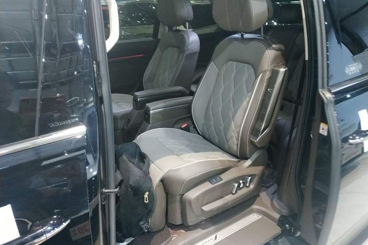 Used Volkswagen Viloran 2024 380TSI Premium Edition Left Rear Seat