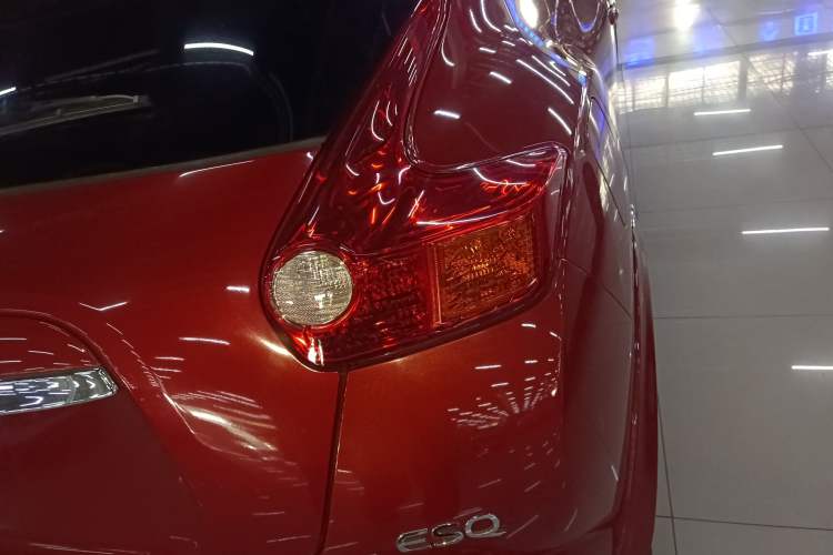 Used Infiniti ESQ 2014 1.6L Spontaneous Edition