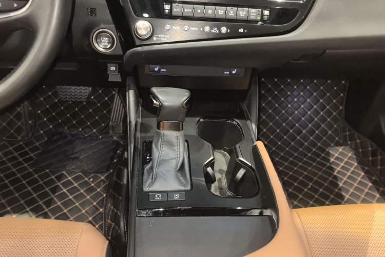 Used Lexus ES 2022 200 Excellence Edition Gear Lever