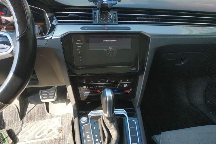 Used Volkswagen Magotan 2023 2 Million Units Limited Edition 330TSI DSG Leading Version