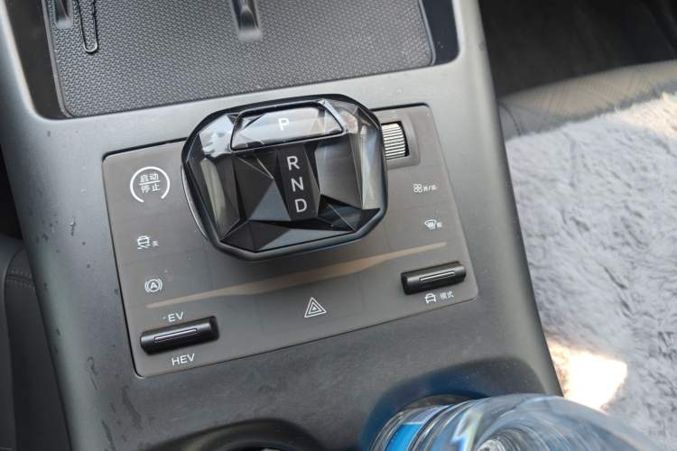 Used BYD Qin PLUS 2025 DM-i Smart Drive 55KM Leading Model Gear Lever