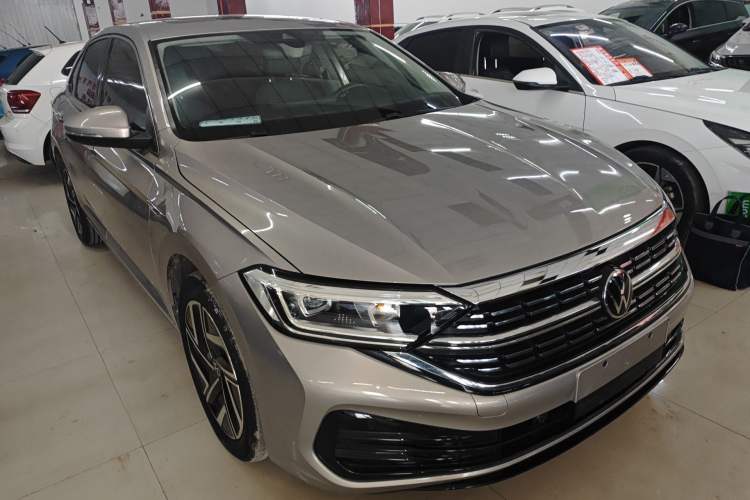 Used Volkswagen Sagitar 2023 200TSI DSG Excellence Edition Front Right 45 Deg