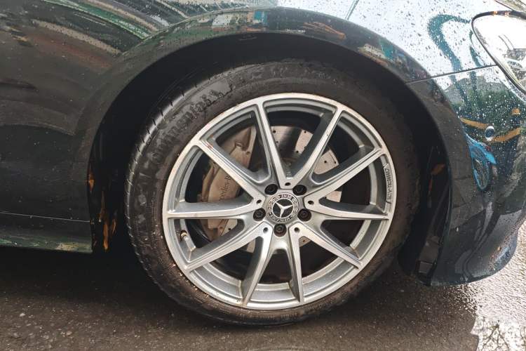 Used Mercedes-Benz E-Class 2021 E 260 Coupe Right Front Wheel Hub