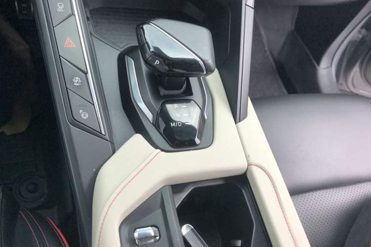 Used Lynk & Co 06 2020 1.5T YAO Halo Gear Lever