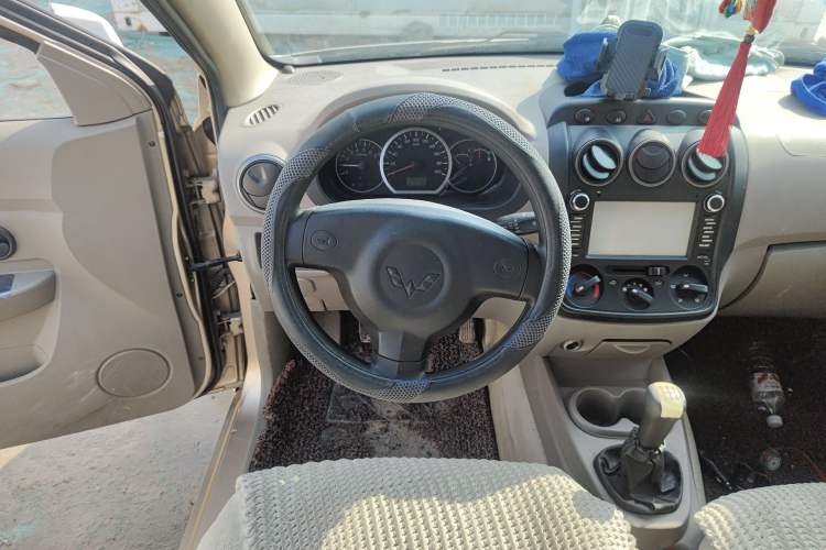 Used Wuling Hongguang 2014 1.2L Standard Model China IV