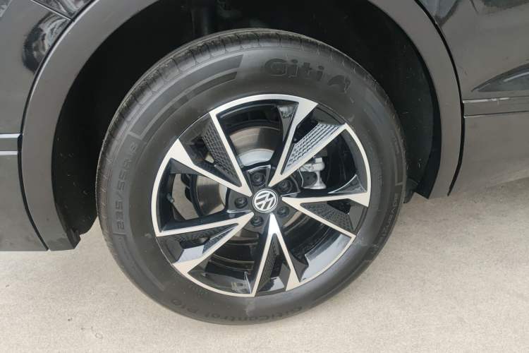 Used Volkswagen Tiguan L 2024 Outstanding Model 300TSI Automatic Two-Wheel Drive Longteng Edition Right Rear Wheel Hub